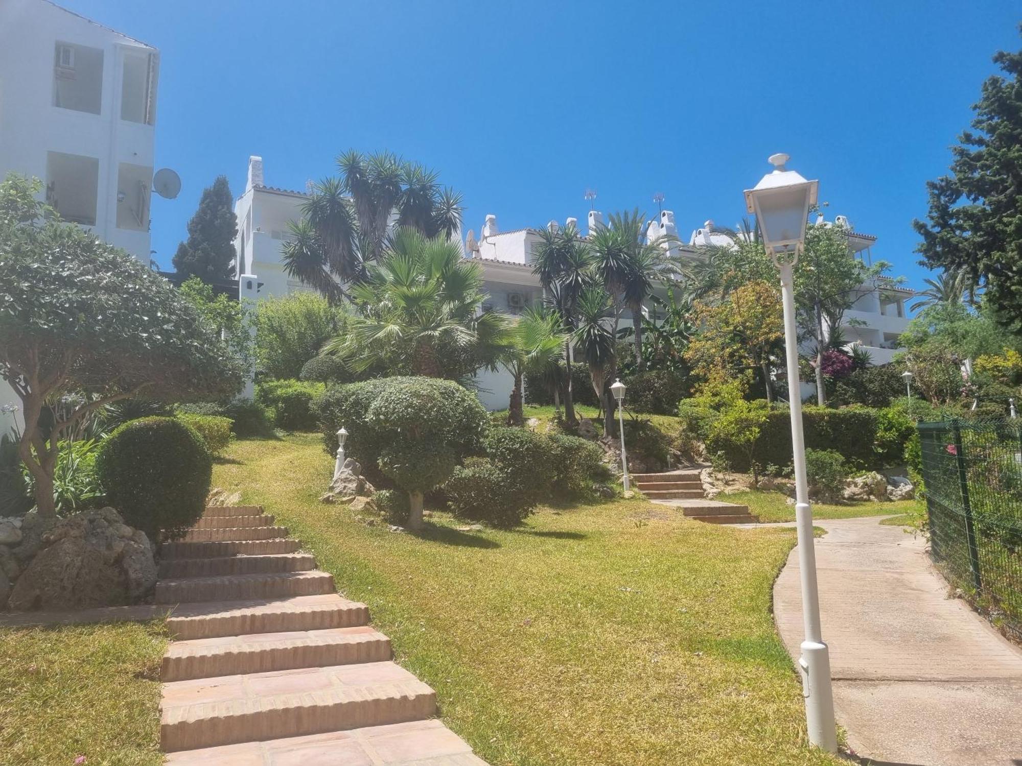 Pueblo Camelot El Castillo Manilva Ruang foto